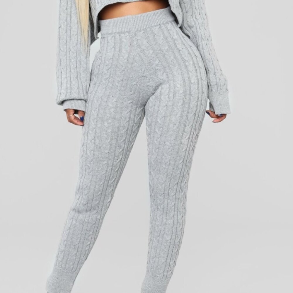 Gray knitted leggings
